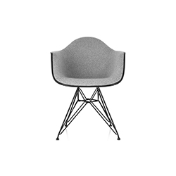 伊姆斯®軟墊扶手椅 Eames® Upholstered Armchair